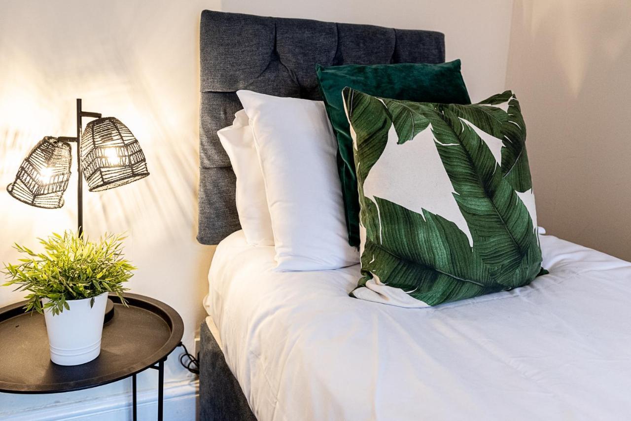 2 Bed, Up To 6 Guests Near Chester City Centre Екстер'єр фото